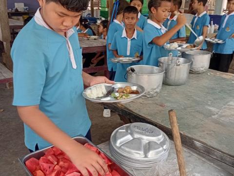 คณะกรรมการติดตามตรวจสอบและประเมินผลการดำเนินโครงการอาหารกลางวันของ โรงเรียน ในสังกัด.ลุมปุ๊ก ประจำปีงบประมาณ 2568