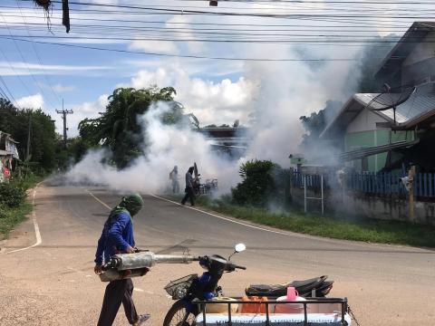 องค์การบริหารส่วนตำบลลุมปุ๊ก เร่งฉีดพ่นหมอกควันกำจัดลูกน้ำยุงลาย เพื่อป้องกันการแพร่ระบาดโรคไข้เลือดออก 2567