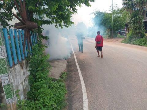 กิจกรรมพ่นหมอกควัน กำจัดลูกน้ำยุงลาย เพื่อป้องกันการแพร่ระบาดโรคไข้เลือดออก